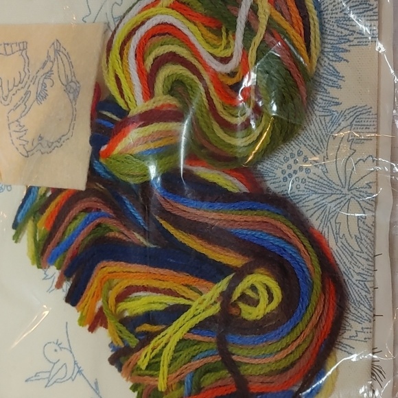 NEW Sealed 1978 Paragon Stitchery/ Embroidery Hummel Boy With Bird Kit - Picture 7 of 8